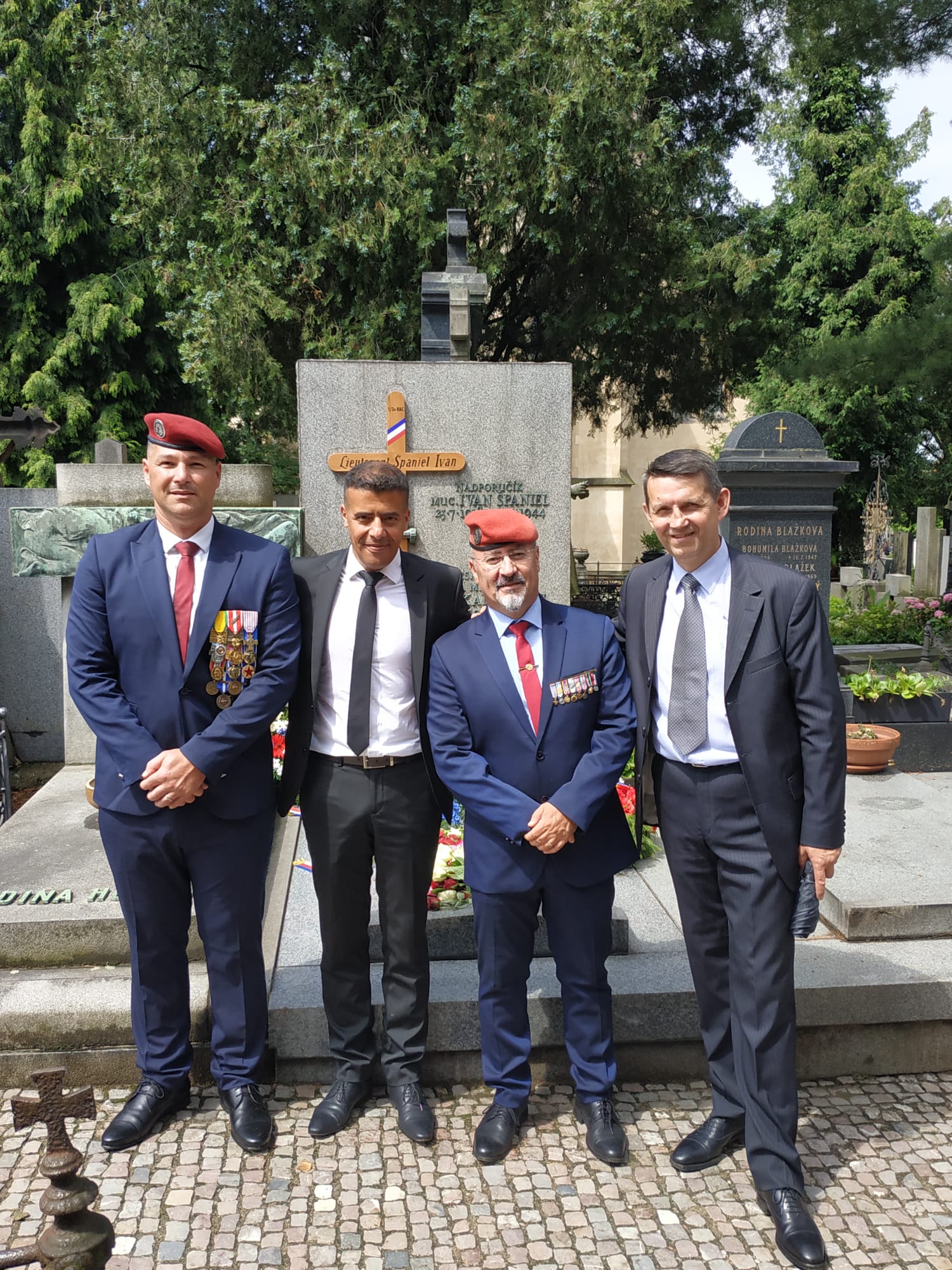 commémoration franco-tchèque Cimetière national de Vysehrad