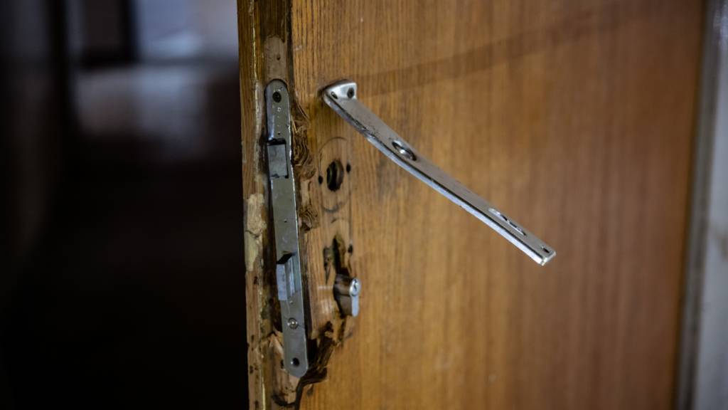 Signes de cambriolages sur une porte
